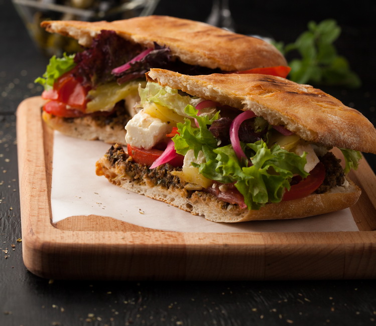 Греческий сэндвич-подача